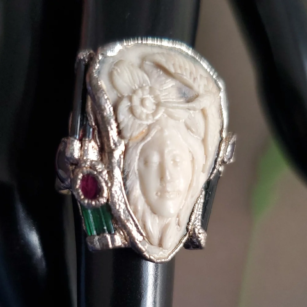 Unique Boho Silver and Cream Cameo Ring Size 6 - Picture 1 of 11